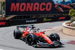 Gp Monaco libere: grande Ferrari, è doppietta con sgarbo di Hamilton a Leclerc. Antonelli 5° e Perez a fuoco