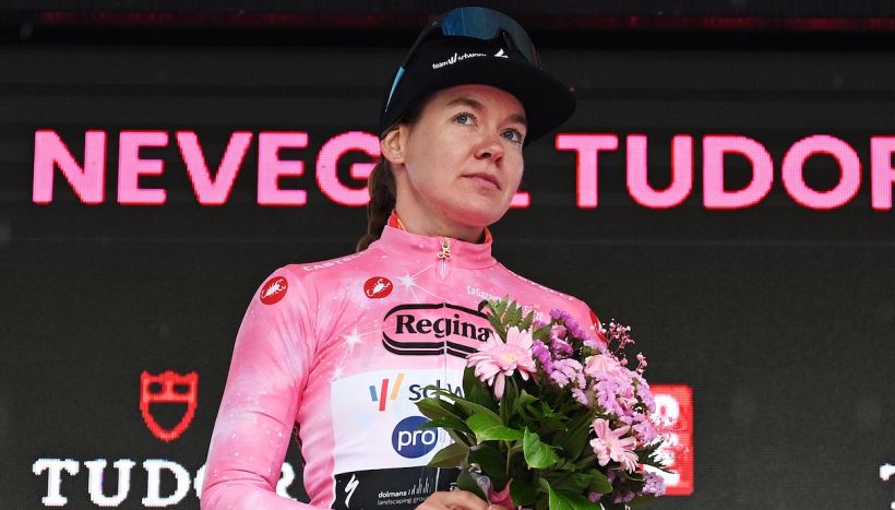 Giro d'Italia Women, Anna van der Breggen stratosferica: sul Nevegal domina la cronoscalata, male Longo Borghini