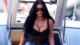 Kim Kardashian sbarca a Monaco per Hamilton, ruba la scena ad Antonelli e Leclerc si infuria: "Freni orrendi"