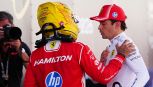 Ferrari, il bellissimo gesto tra Hamilton e Leclerc dopo le qualifiche non passa inosservato: cosa è successo