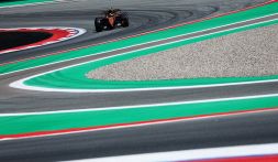 F1 GP Barcellona Prove Libere 1: Russell in vetta senza Antonelli, exploit di Fornaroli, miglior rookie. Leclerc sul podio