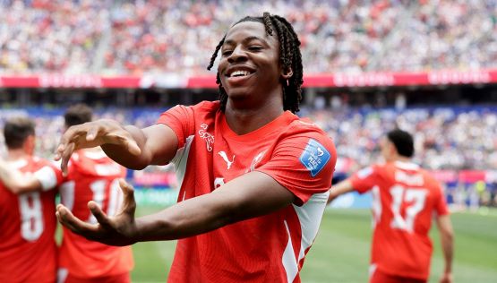 Mondiali, in Svizzera-Bosnia succede di tutto: Muharemovic imita Bastoni, rovesciata di Ndoye, Manzambi e Vargas show