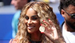 Mondiali: Stati Uniti-Australia, Seattle riabbraccia Russell Wilson e Ciara. Sugli spalti spunta un coccodrillo