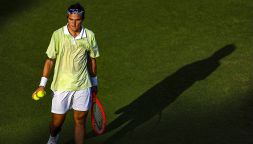 Wimbledon, tegola Bellucci: scivolata fatale per Mattia, ginocchio destro ko. Si teme anche per gli US Open