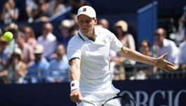Sinner, il ritorno scaccia i dubbi, Norrie battuto: la novità del gilet refrigerante e l’ammissione sul Roland Garros