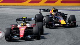 Hamilton e Verstappen, il nuovo duello tra campioni infiamma la F1: la rivalità storica e l'avvertimento in Austria