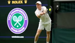 Wimbledon, Sinner vince la battaglia contro Kecmanovic in cinque set. Mercoledì la sfida a Borges