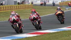 Perchè Bagnaia è stato penalizzato, Bezzecchi e Marquez spuntati: pagelle Sprint Assen e classifica piloti MotoGP