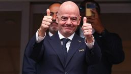 I Mondiali più inquinanti di sempre, il Guardian inchioda Infantino: troppi voli per assistere alle partite