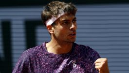 Cobolli ai quarti! Svajda si schianta e Flavio lo soccorre: sfogo di Ruud contro gli sponsor del Roland Garros