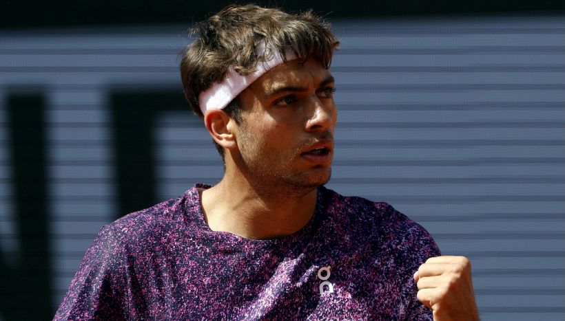 Cobolli ai quarti! Svajda si schianta e Flavio lo soccorre: sfogo di Ruud contro gli sponsor del Roland Garros