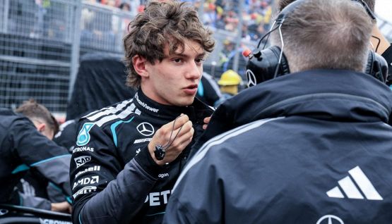 Antonelli a rischio taglio Mercedes svela Rosberg che punge Hamilton: "Inadeguato", Schumacher e il bagno occupato