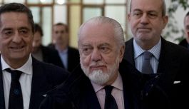 Napoli: De Laurentiis mostra l’uscita a Lukaku e De Bruyne, silenzio su Allegri e frecciate a Spalletti e Conte