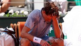 Sinner, Agassi cancella gli alibi: “Non ci sono scuse” e attacca anche il team. In Spagna è bufera per le parole di Ferrero