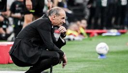 Napoli, scoppia il caso Allegri: le parole dell’agente preoccupano De Laurentiis. Il braccio di ferro col Milan