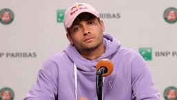 Roland Garros, l'assurda accusa dei social dopo il ritiro di Arnaldi: "Hanno scelto Cobolli". La bufala del web