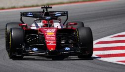 Team radio Ferrari, Leclerc: "Ti spiego dopo", Hamilton è instabile. A Barcellona fp2 a Norris, Antonelli 5°