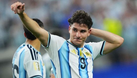 Argentina, Alvarez rompe con l’Atletico Madrid: il braccio di ferro col Barcellona da 500 milioni può finire in tribunale