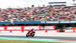 MotoGP Olanda, anteprima Assen: orari e dove vedere in tv. Marquez vuole completare la rimonta su Aprilia, Bezzecchi in cerca di redenzione
