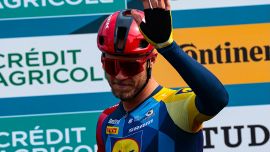 Jonathan Milan regale a Cuneo: vince il campionato italiano con uno sprint dei suoi. Che peccato non vederlo al Tour...
