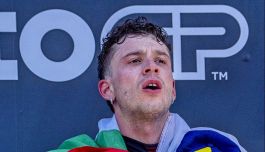 MotoGP, Bezzecchi parla dopo lo spavento di Assen: come sta. Lo strano ko di Acosta, cos'è il tunnel carpale