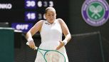 Wimbledon, Ostapenko ci ricasca: liti e provocazioni con il pubblico, arrivano i fischi. Anche Navratilova si arrabbia