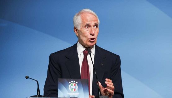CT Italia, Malagò insiste per Conte mentre Paolo Maldini frena, l'ex Milan ha troppi dubbi. Mancini aspetta
