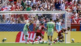 Mondiali, sul rigore per la Svizzera c'era fuorigioco? Tecnologia in tilt e proteste: la Fifa costretta a chiarire