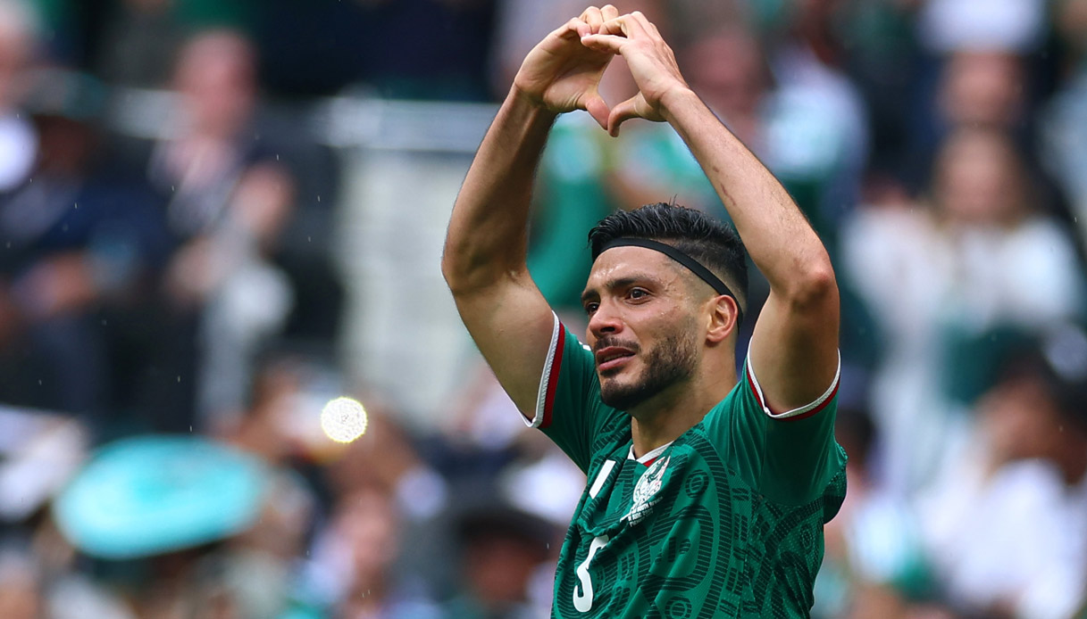 Raul Jimenez il sopravvissuto tornato a segnare per il Messico e i Mondiali dopo il tragico infortunio e l'obbligo di protezione