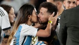 Lionel Messi è il miglior marcatore della storia dei Mondiali con Antonela Roccuzzo e i tre figli a celebrarlo