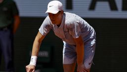 Sinner in ospedale per accertamenti: il San Raffaele preferito al J Medical, piano anti crisi per Wimbledon