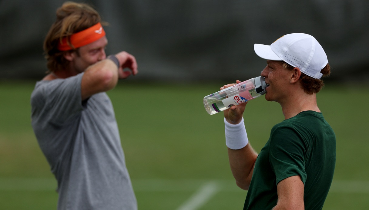 https://wips.plug.it/cips/sport.virgilio.it/cms/2026/06/sinner-rublev.jpg