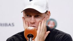 Jannik Sinner in Sardegna per ritrovarsi dopo la debacle del Roland Garros, sui social le foto e il ruolo di Laila Hasanovic