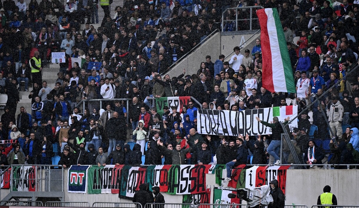 https://wips.plug.it/cips/sport.virgilio.it/cms/2026/06/tifosi-italia.jpg