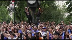 New York pazza per i Knicks: migliaia alla parata per i campioni Nba