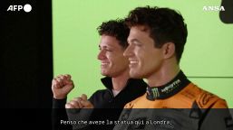 Lando Norris "incontra" la sua statua di cera a Londra: "E' il luogo perfetto"