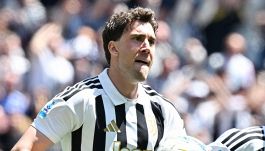 Juventus-Vlahovic, tempo scaduto: la svolta. No dei tifosi a Kolo Muani, un campione del mondo tra i pali