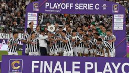 Finale playoff Serie C, la festa dell’Ascoli per il ritorno in Serie B dopo il netto 3-0 al Brescia