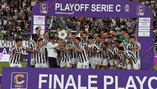 Finale playoff Serie C, la festa dell’Ascoli per il ritorno in Serie B dopo il netto 3-0 al Brescia