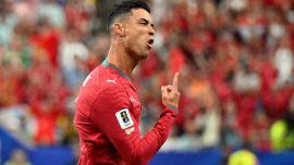 Ronaldo si prende la rivincita ma si infuria alla domanda su Messi nel post Portogallo-Uzbekistan. La puntura di Ibrahimovic