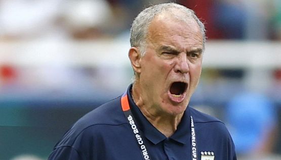 Uruguay, Bielsa perde la calma nell'intervista, la confessione di Muslera sostituito dopo la papera