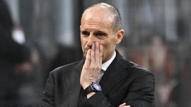Allegri al Napoli oltre le rivalità: frecciate a Sarri e Conte, la mano di Spalletti e la pallonata di Lavezzi