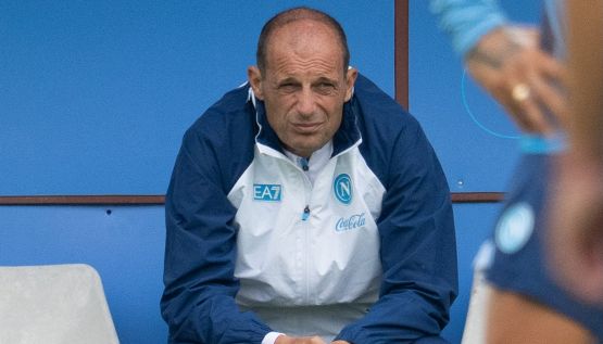 Napoli, Allegri flop all'esordio contro l'Arezzo: Lindstrom bocciato, gli azzurri scoprono Prisco