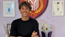 Aron Ferrari, il figlio di Aida Yespica e Matteo Ferrari rinnova con un club di C: "Mi ispiro a papà e a Van Dijk"