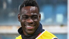 Enock e Mario Balotelli finalmente insieme all'Al-Ittifaq, entrano nella galleria dei fratelli-compagni di squadra