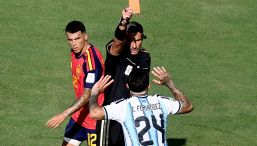 Spagna-Argentina, moviola: due gol annullati, due rossi, il mani di Messi, follia di Paredes, la maxirissa