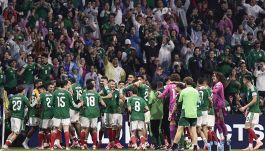 Messico-Ecuador: fulmini, tempesta e gol, il sogno continua, Aguirre vince il derby della "Tri" e il paese impazzisce di gioia