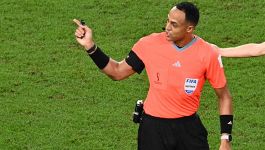 Inghilterra-Argentina, chi è Elfath, l’arbitro amico di Messi, al Var attenti a Di Bello, la Fifa cambia tutto dopo le polemiche