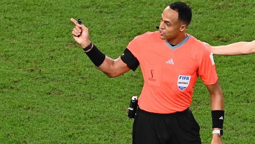 Inghilterra-Argentina, chi è Elfath, l’arbitro amico di Messi, al Var attenti a Di Bello, la Fifa cambia tutto dopo le polemiche