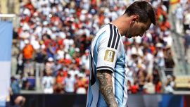 Spagna-Argentina: Messi come Maradona, piange dopo la sconfitta ma che brutto gesto nel finale. In diretta tv Rooney non le manda a dire